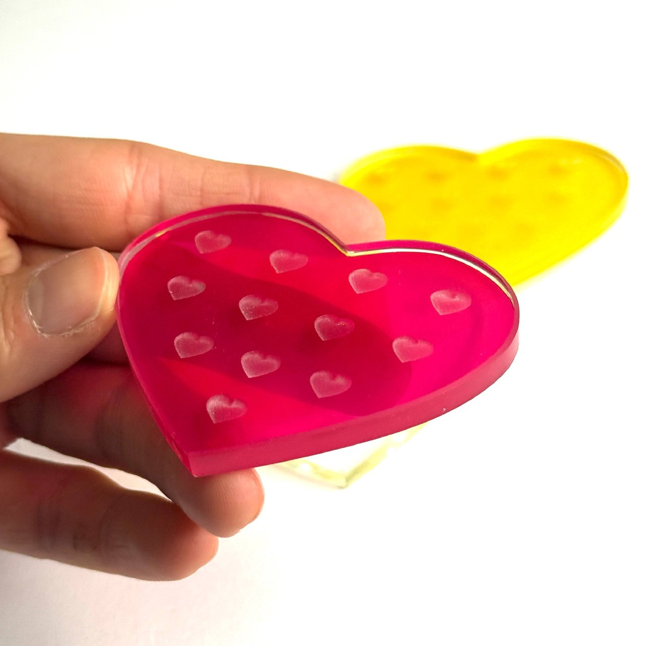 1404-09-21 00.44.06 پالت چسب شیشه ای قلبی - Image 1